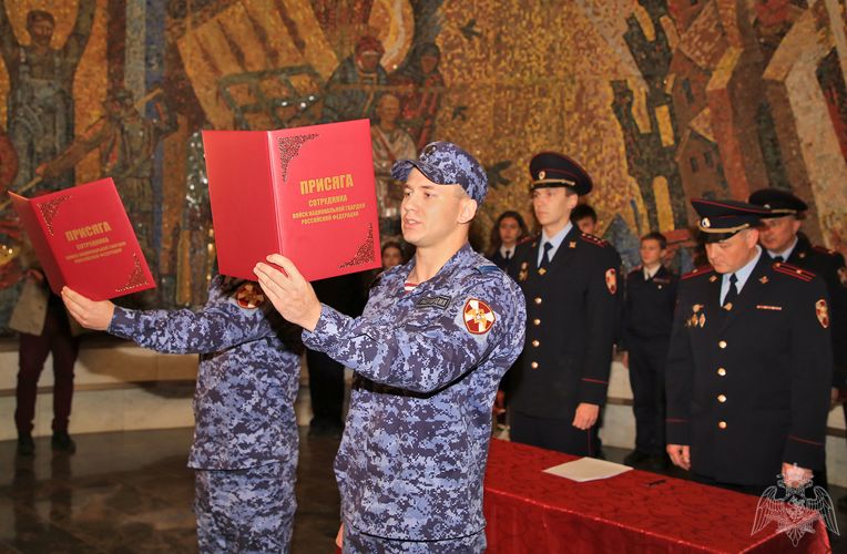 В Саранске сотрудники вневедомственной охраны Росгвардии приняли Присягу 