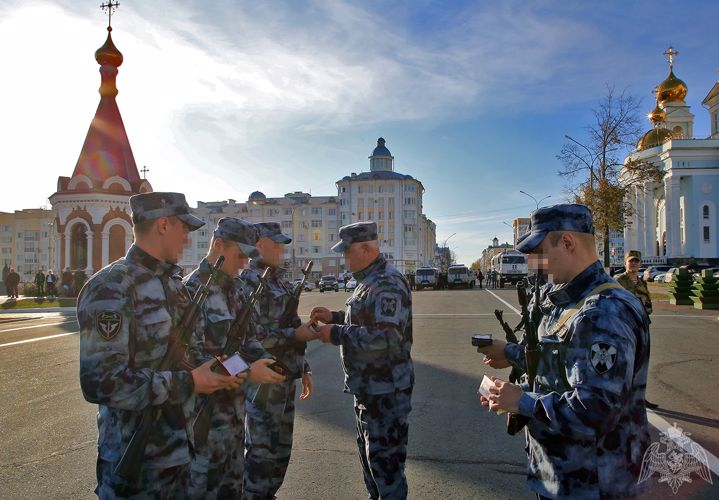 Росгвардейцы Мордовии приняли участие в гарнизонном разводе правоохранителей в Саранске