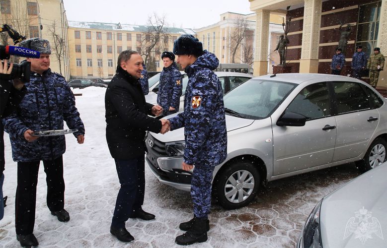 В Мордовии лучшим экипажам групп задержания Росгвардии передали служебные автомобили