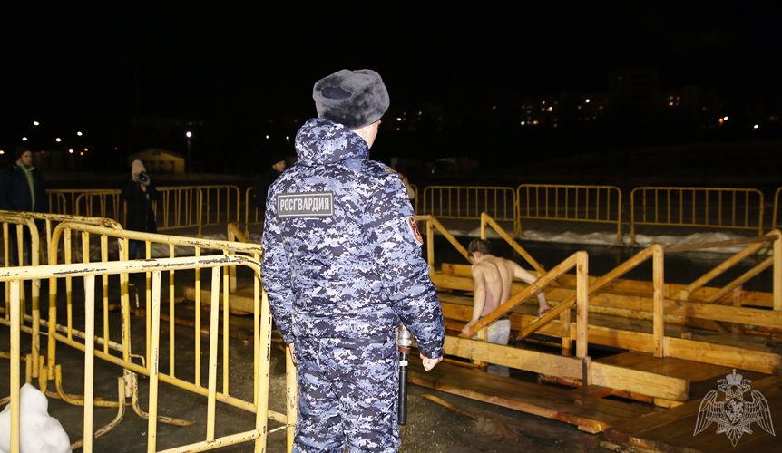 В Мордовии сотрудники Росгвардии приняли участие в обеспечении безопасности крещенских купаний 