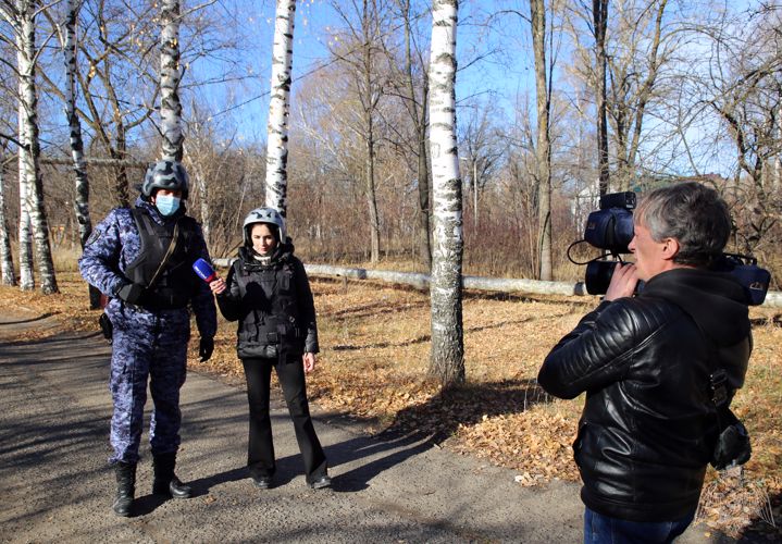 В преддверии Дня вневедомственной охраны журналист республиканского телеканала стала росгвардейцем на один день