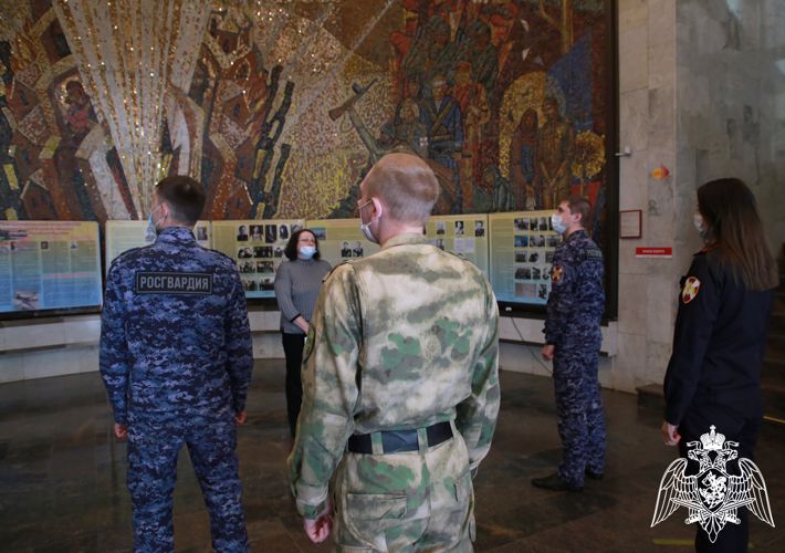 В Мордовии росгвардейцы посетили Музей боевой славы и почтили память погибших в Сталинградской битве
