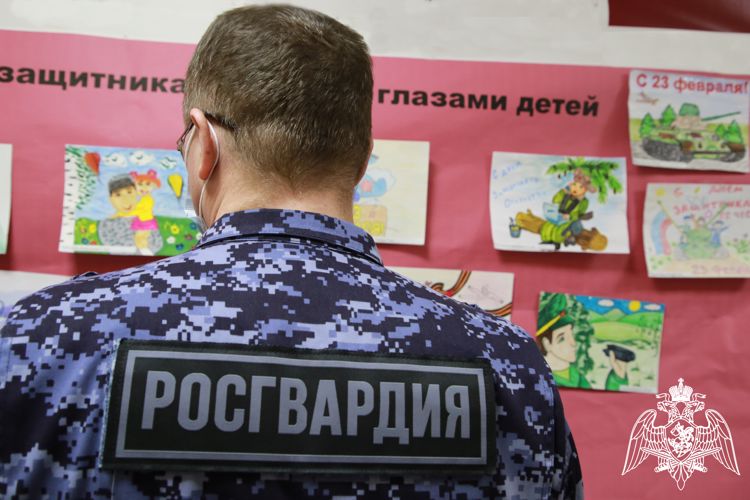 В Управлении Росгвардии по РМ проходит выставка детских рисунков 