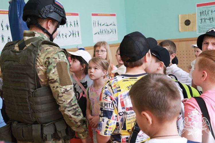 В Мордовии школьники побывали в гостях у СОБР «Звезда»