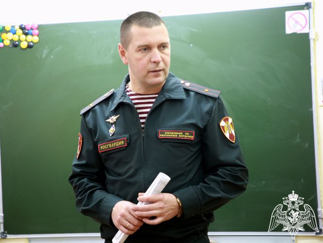В Мордовии росгвардеец рассказал школьникам о героях  