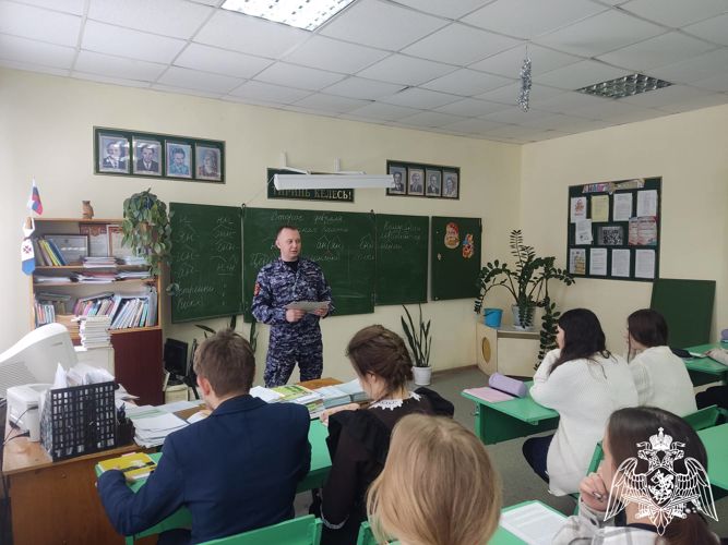 В Чамзинке сотрудники Росгвардии провели уроки ранней профориентации