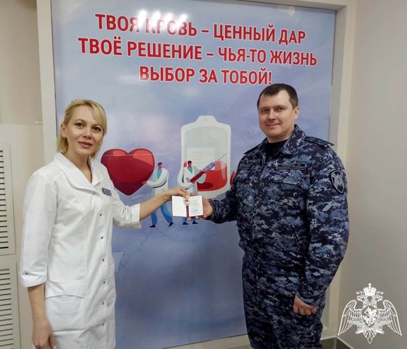 В Мордовии сотруднику Росгвардии вручили знак «Почетный донор России»