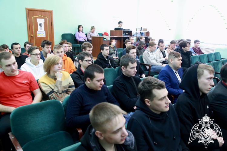 В Мордовии офицер Росгвардии встретился с будущими выпускниками  государственного промышленно-экономического колледжа