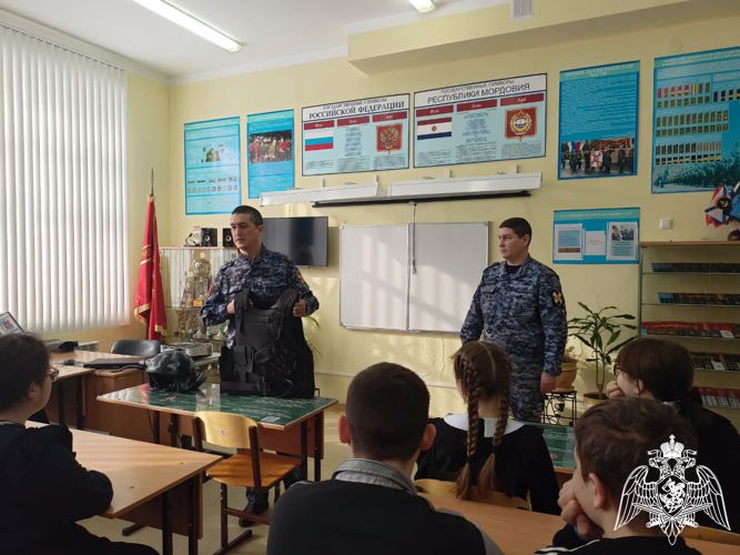 В Мордовии сотрудники Росгвардии провели патриотическое мероприятие для подростков
