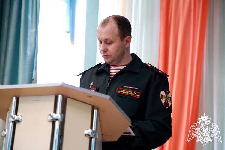 В Мордовии офицер Росгвардии встретился с будущими выпускниками  государственного промышленно-экономического колледжа