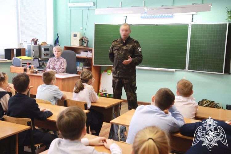 В Мордовии сотрудник СОБР «Звезда» Росгвардии провел  урок мужества