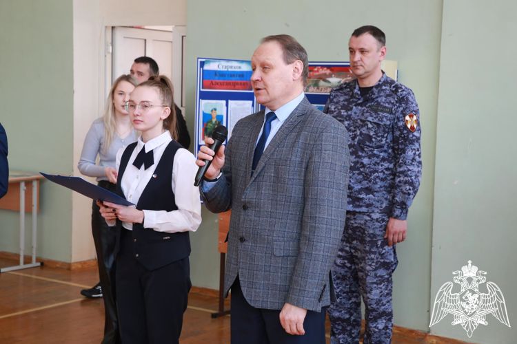 В Мордовии росгвардеец принял участие в открытии городского турнира по баскетболу среди школьников