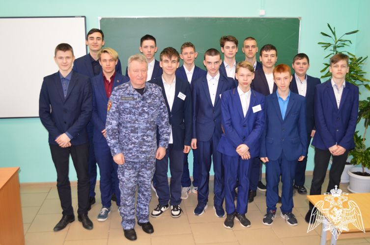 В Мордовии росгвардеец провел урок мужества для темниковских школьников