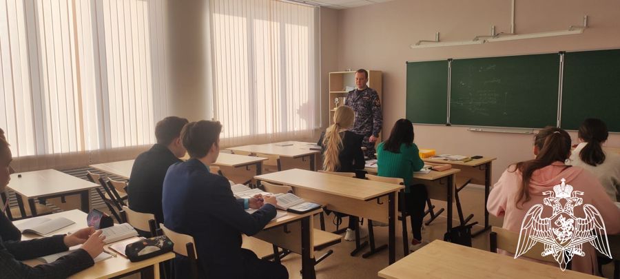В Чамзинке школьникам рассказали, как поступить на службу в Росгвардию