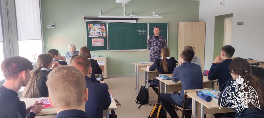 В Чамзинке школьникам рассказали, как поступить на службу в Росгвардию