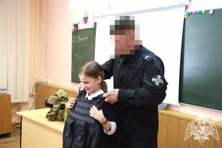 В Мордовии росгвардеец провёл урок мужества 
