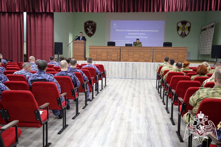 В Саранске лектор Российского общества «Знание» выступил перед росгвардейцами