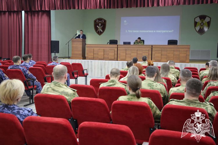 В Саранске лектор Российского общества «Знание» выступил перед росгвардейцами