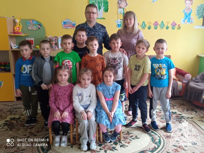 В Чамзинке росгвардеец провел урок мужества для воспитанников детского сада