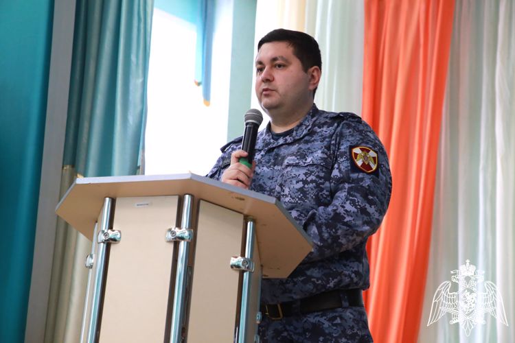 В Мордовии росгвардеец встретился с будущими выпускниками 