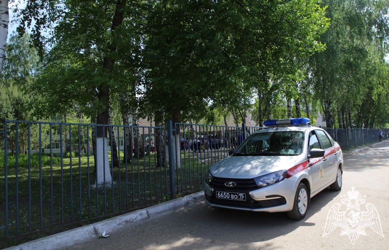 В Мордовии росгвардейцы приняли участие в обеспечении общественного порядка школьного праздника «Последний звонок»