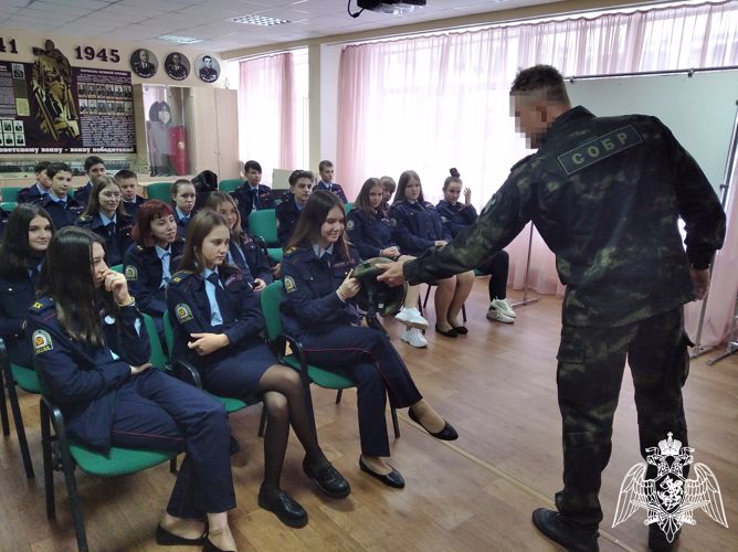 В Мордовии росгвардеец встретился с будущими выпускниками 