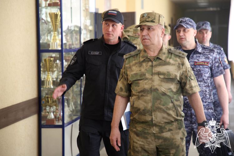 Врид командующего Приволжским округом Росгвардии генерал-лейтенант Сергей Просяник проинспектировал подразделения Управления Росгвардии по Республике Мордовия