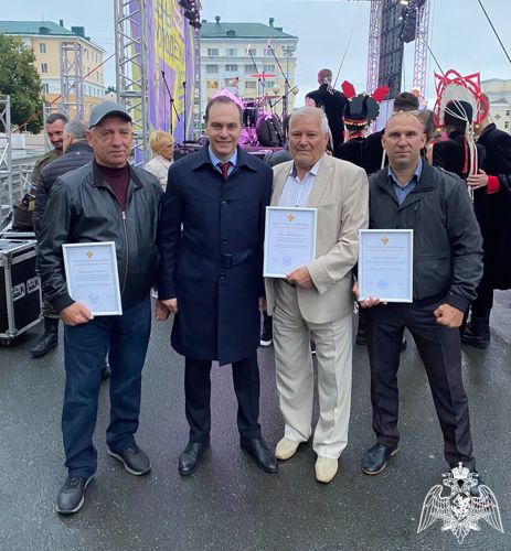 В Мордовии ветерану Росгвардии вручили благодарственное письмо от Председателя Государственного комитета по делам молодежи