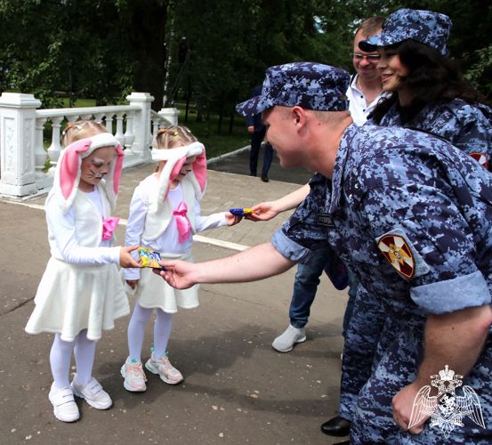 В Мордовии росгвардейцы приняли участие в праздничных мероприятиях, посвященных Международному дню защиты детей 