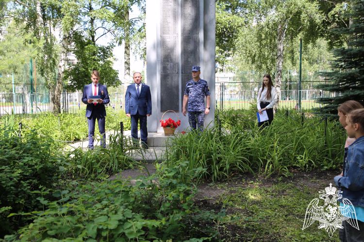 В Мордовии в День памяти и скорби росгвардейцы провели патриотическое мероприятие 