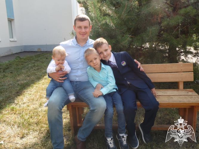 В Мордовии сын офицера Росгвардии принял участие в акции, приуроченной ко Дню отца