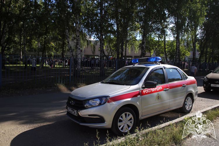 В Мордовии сотрудники и военнослужащие Росгвардии обеспечили правопорядок в День знаний