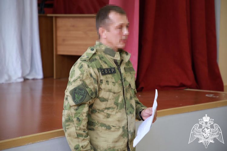 Сотрудник СОБР «Звезда» Росгвардии провел урок мужества в Саранском техникуме