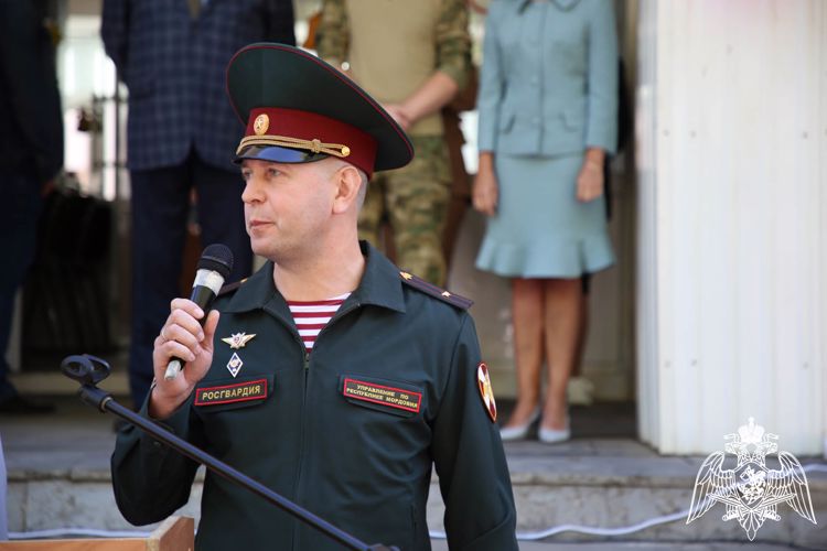 В Мордовии офицеры Росгвардии приняли участие в торжественной линейке подшефных кадетских классов