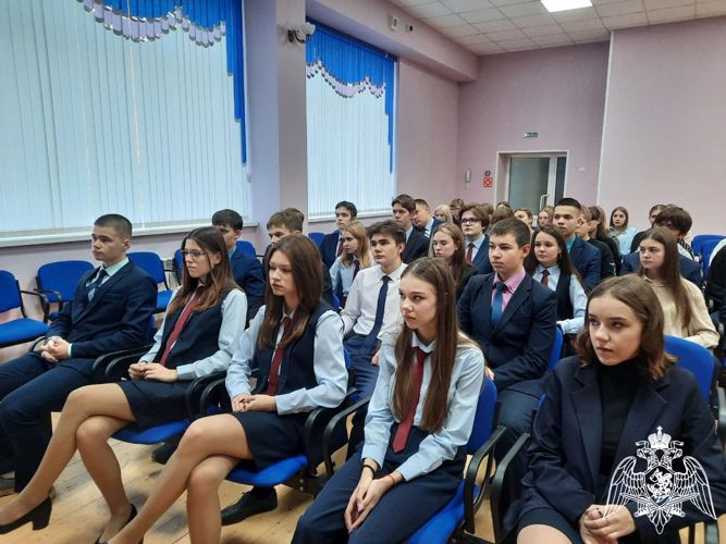 В Мордовии росгвардеец провел урок ранней профориентации 