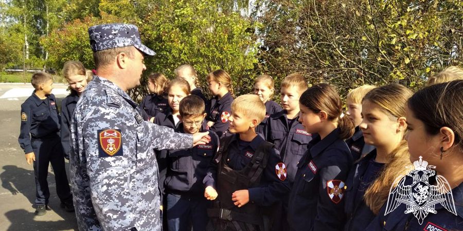 В Мордовии офицер вневедомственной охраны Росгвардии провел урок мужества  