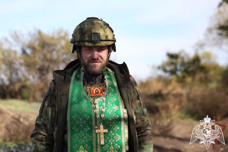 Священнослужитель посетил с духовной миссией подразделения Росгвардии в ДНР