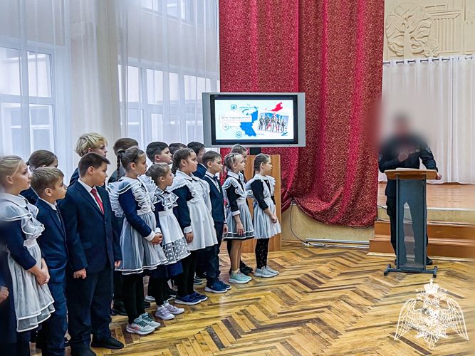 В Рузаевке сотрудник спецназа Росгвардии провел урок мужества 