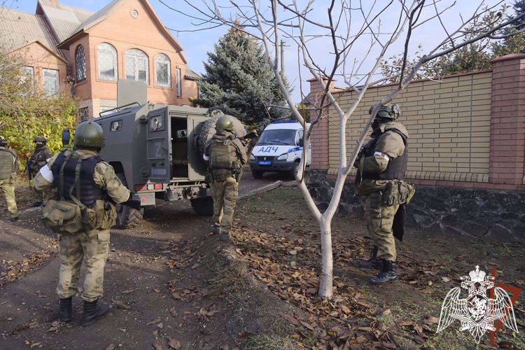 Незарегистрированное оружие и форму ВСУ обнаружили росгвардейцы в ДНР