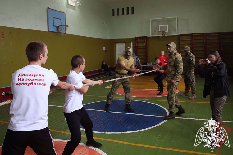 Росгвардия и «Движение первых» провели в ДНР посвященную Дню народного единства спартакиаду (видео)