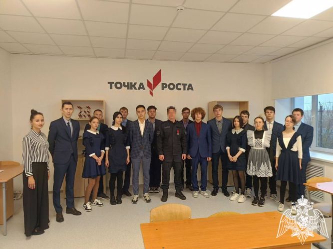 В Саранске сотрудник спецназа Росгвардии провел урок мужества 