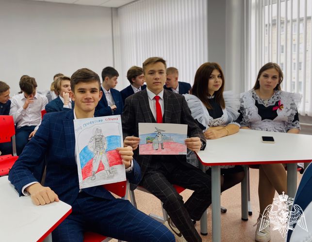 В Рузаевке росгвардеец провел урок мужества для будущих выпускников школы №10