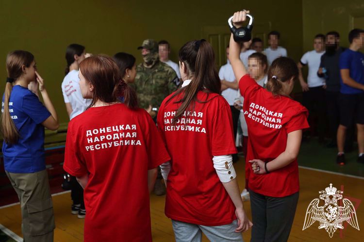 Росгвардия и «Движение первых» провели в ДНР посвященную Дню народного единства спартакиаду (видео)