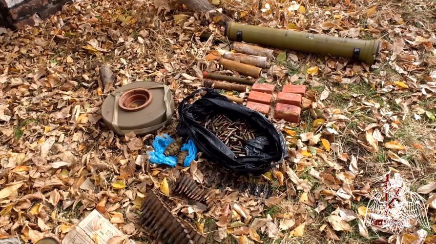 Крупный схрон боеприпасов и противотанковую управляемую ракету обнаружили росгвардейцы в ДНР (видео)