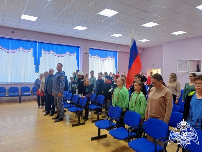 В Мордовии росгвардеец побывал на закрытии детского лагеря 