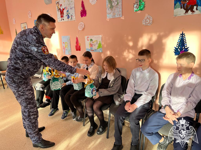 В Мордовии стартовала ведомственная акция Росгвардии  «Дед Мороз специального назначения» 