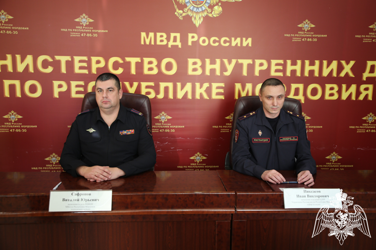 В Мордовии офицер Росгвардии принял участие в пресс-конференции, где обсудили вопросы оборота гражданского оружия в регионе