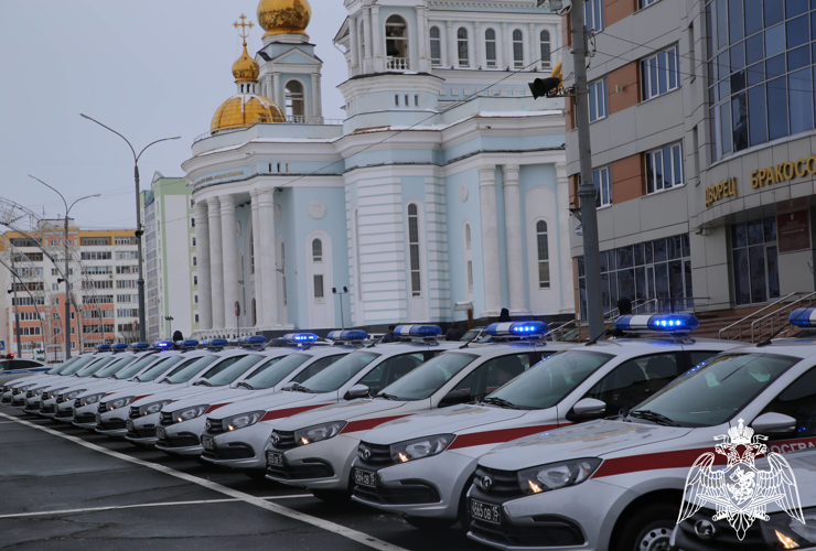 Сотрудникам Управления Росгвардии по Республике Мордовия вручили ключи от нового служебного автотранспорта
