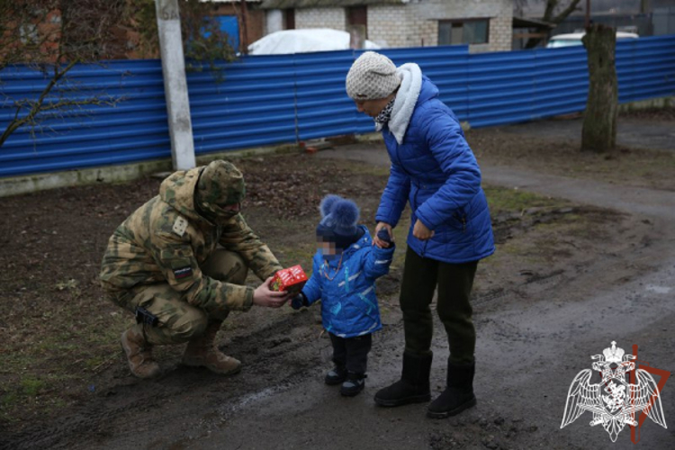 В преддверии Нового года росгвардейцы оказали адресную помощь в ДНР 