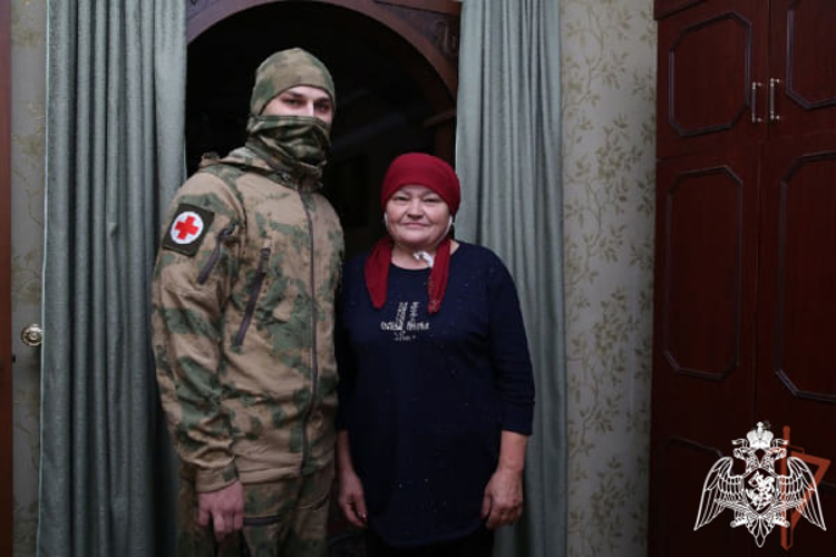 Медик Росгвардии спас жительницу ДНР (ВИДЕО)